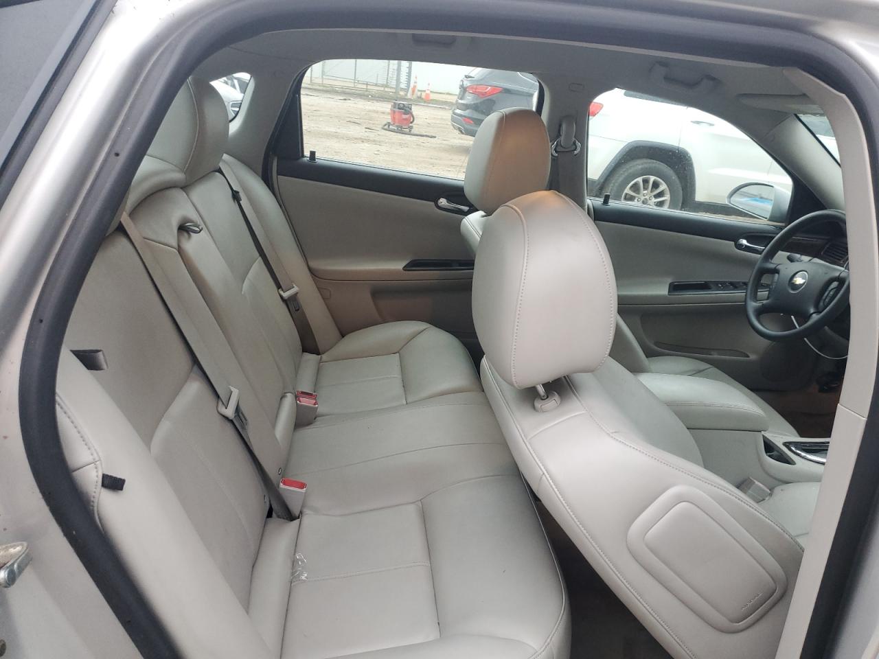 2016 Chevrolet Impala - Image 10