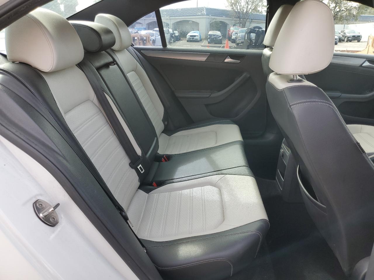 2017 Volkswagen Jetta - Image 10
