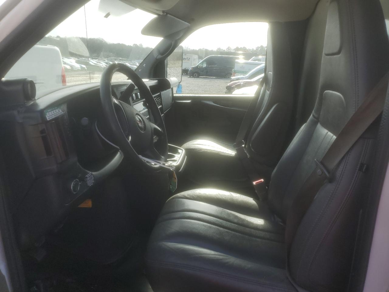 2015 GMC Savana - Image 7