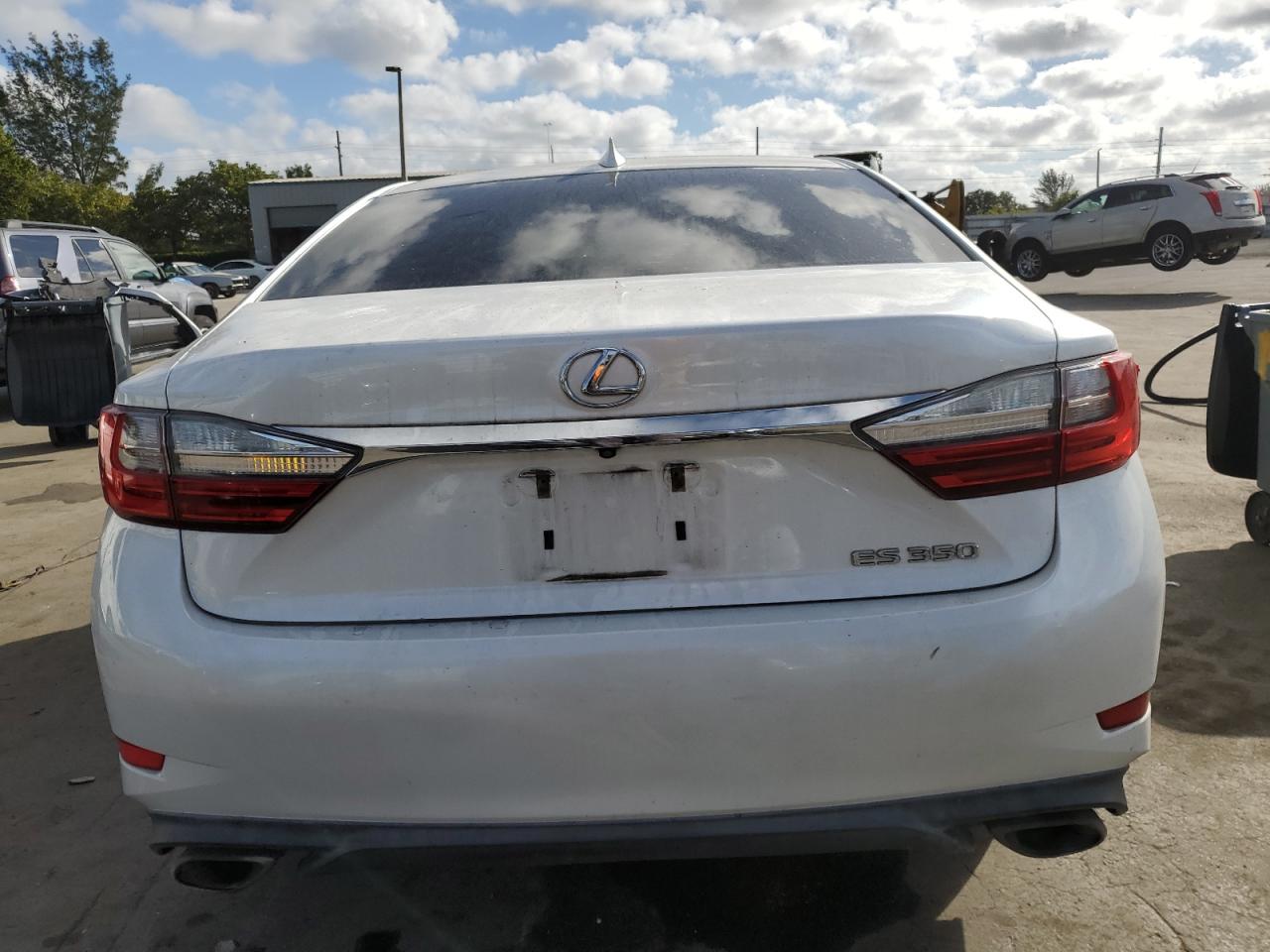 2016 Lexus ES - Image 6