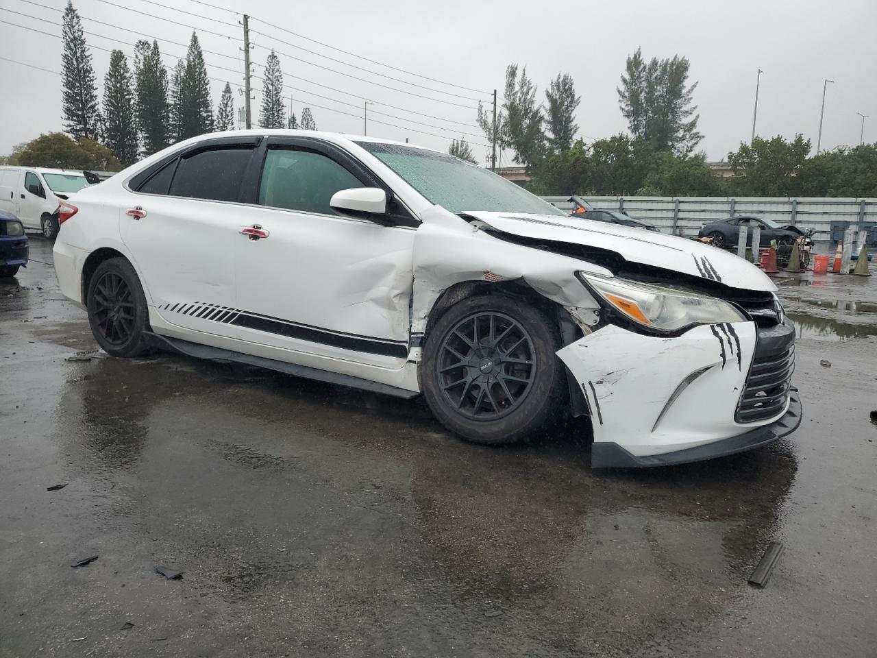 2016 Toyota Camry - Image 4