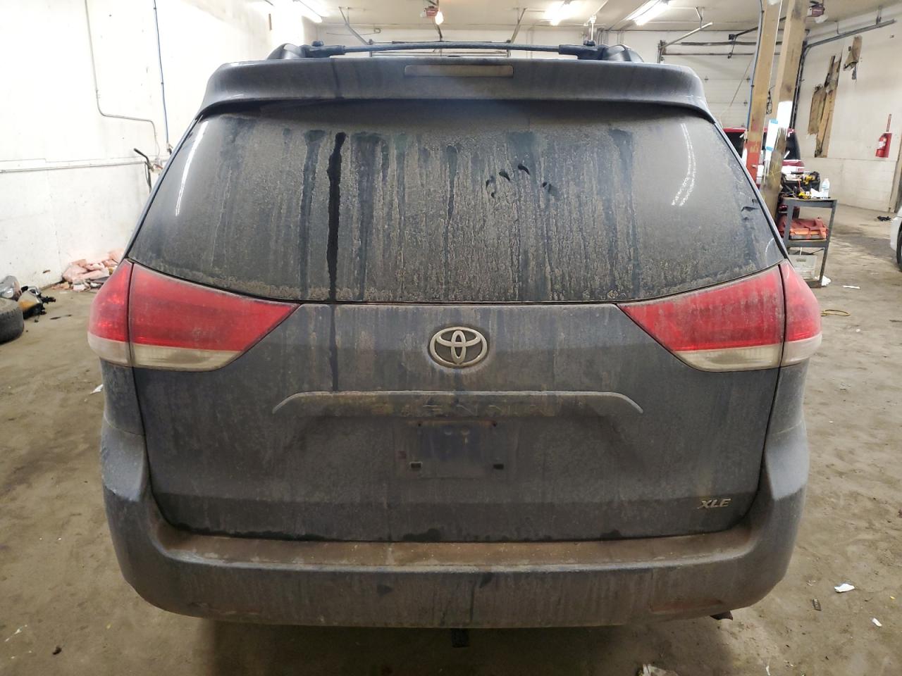 2014 Toyota Sienna - Image 6