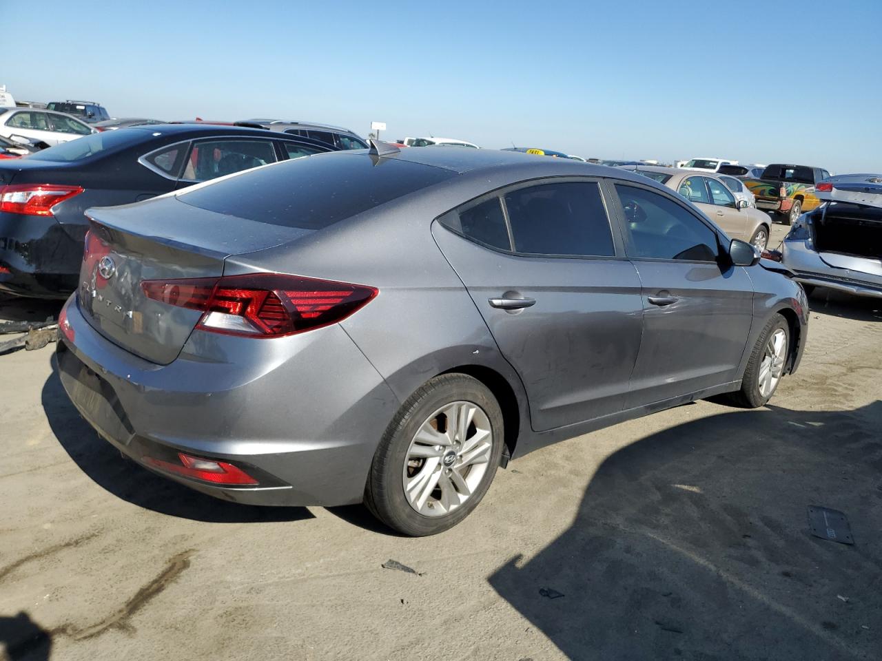 2019 Hyundai Elantra - Image 3