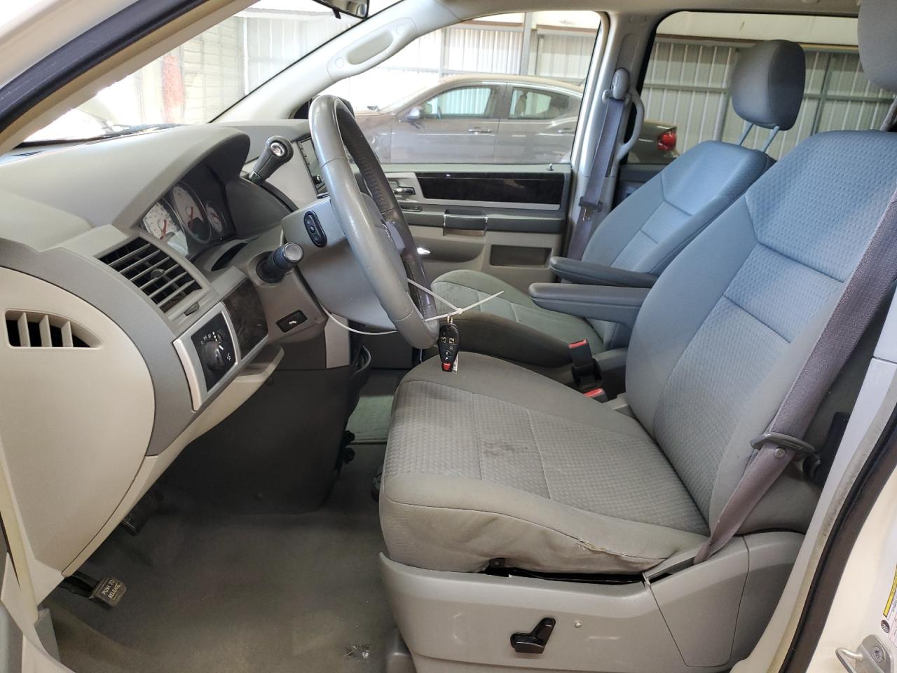 2010 Dodge Caravan - Image 7