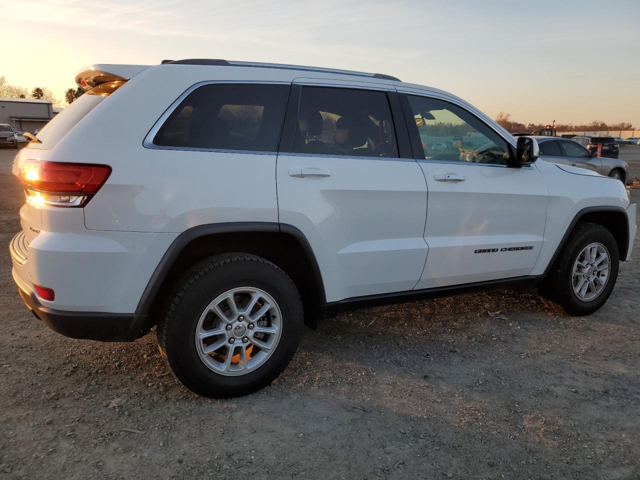 2018 Jeep Grand Cherokee - Image 3