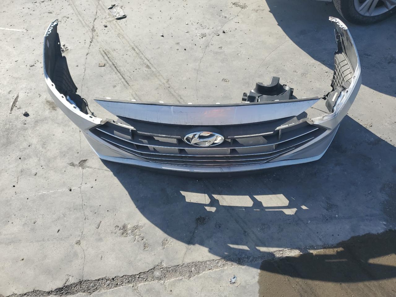 2019 Hyundai Elantra - Image 12