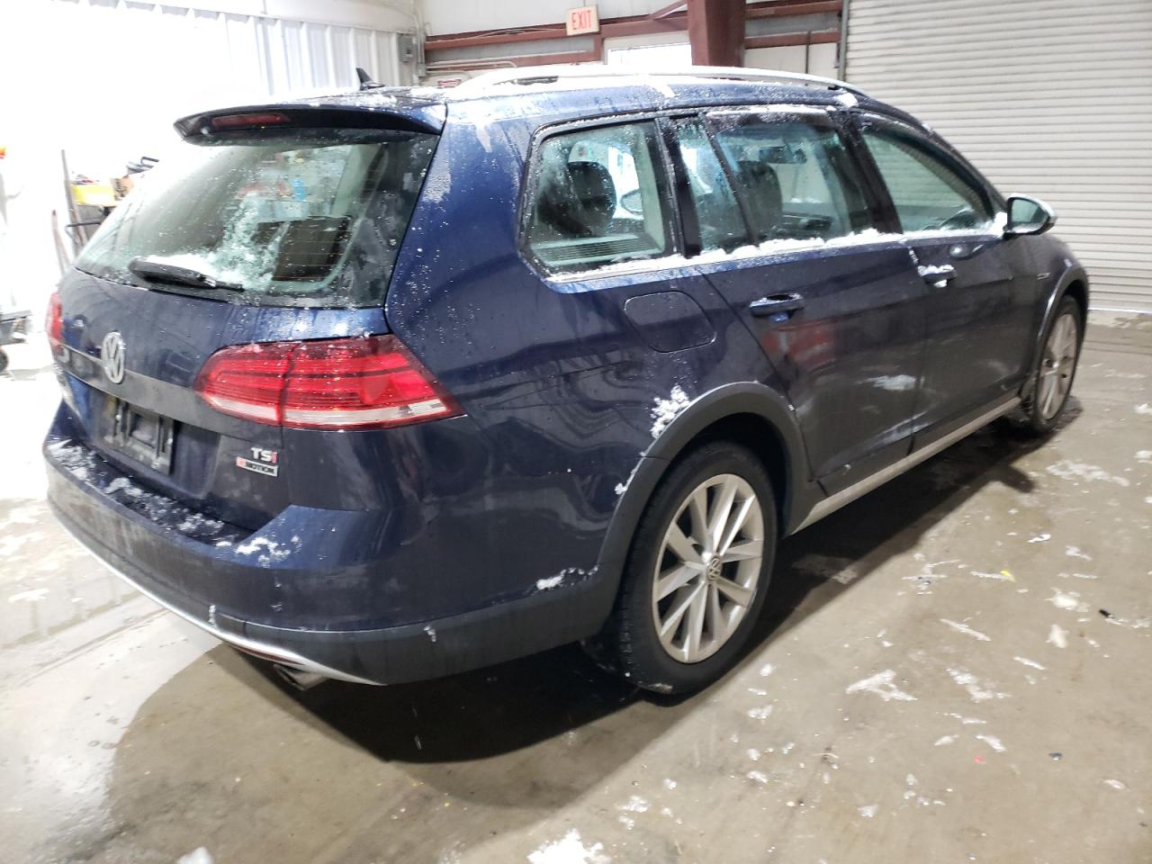 2018 Volkswagen Golf - Image 3