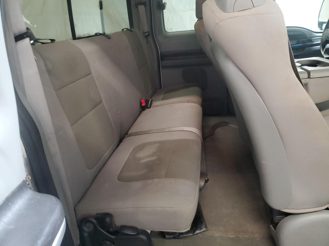 2007 Ford F250 - Image 10