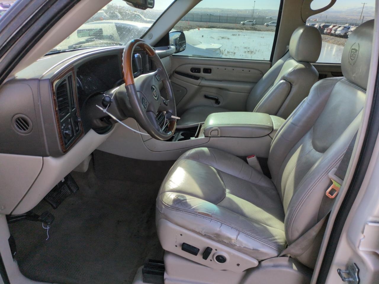 2004 Cadillac Escalade - Image 7