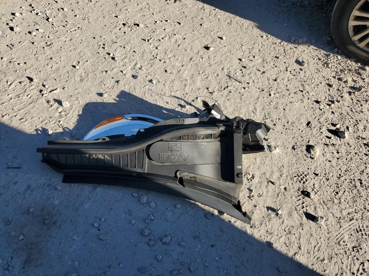 2020 Ford Explorer - Image 13
