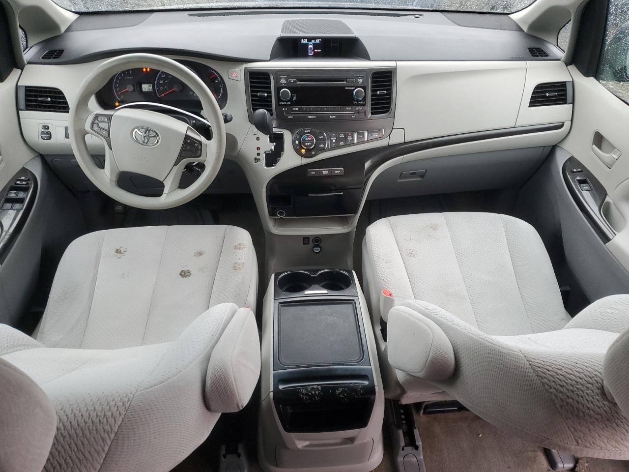 2013 Toyota Sienna - Image 8