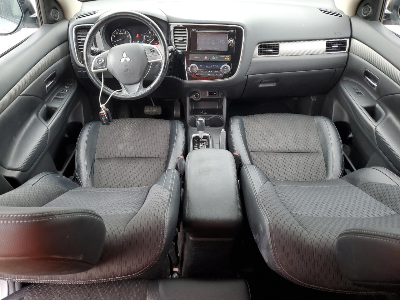 2015 Mitsubishi Outlander - Image 8