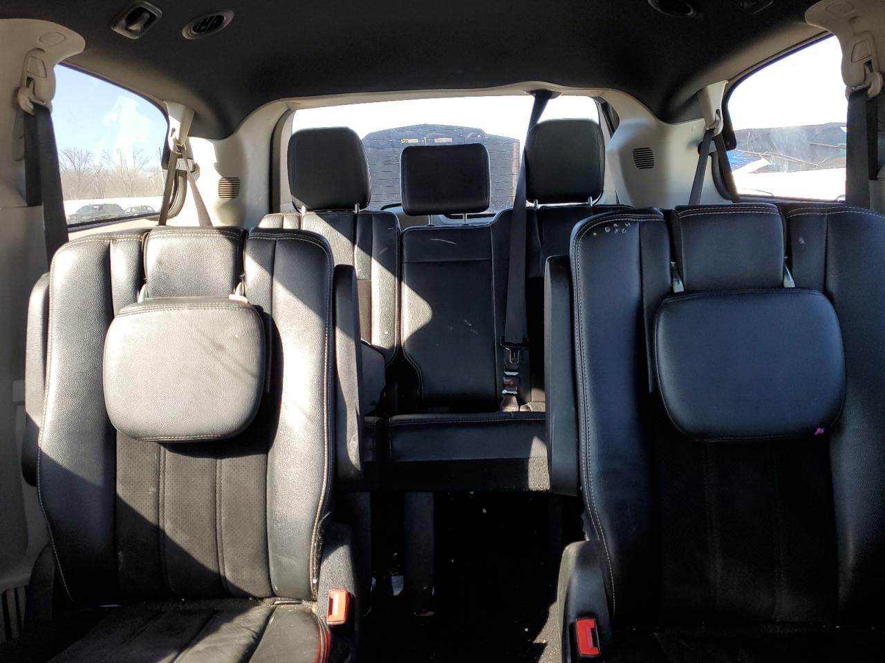 2017 Dodge Caravan - Image 10