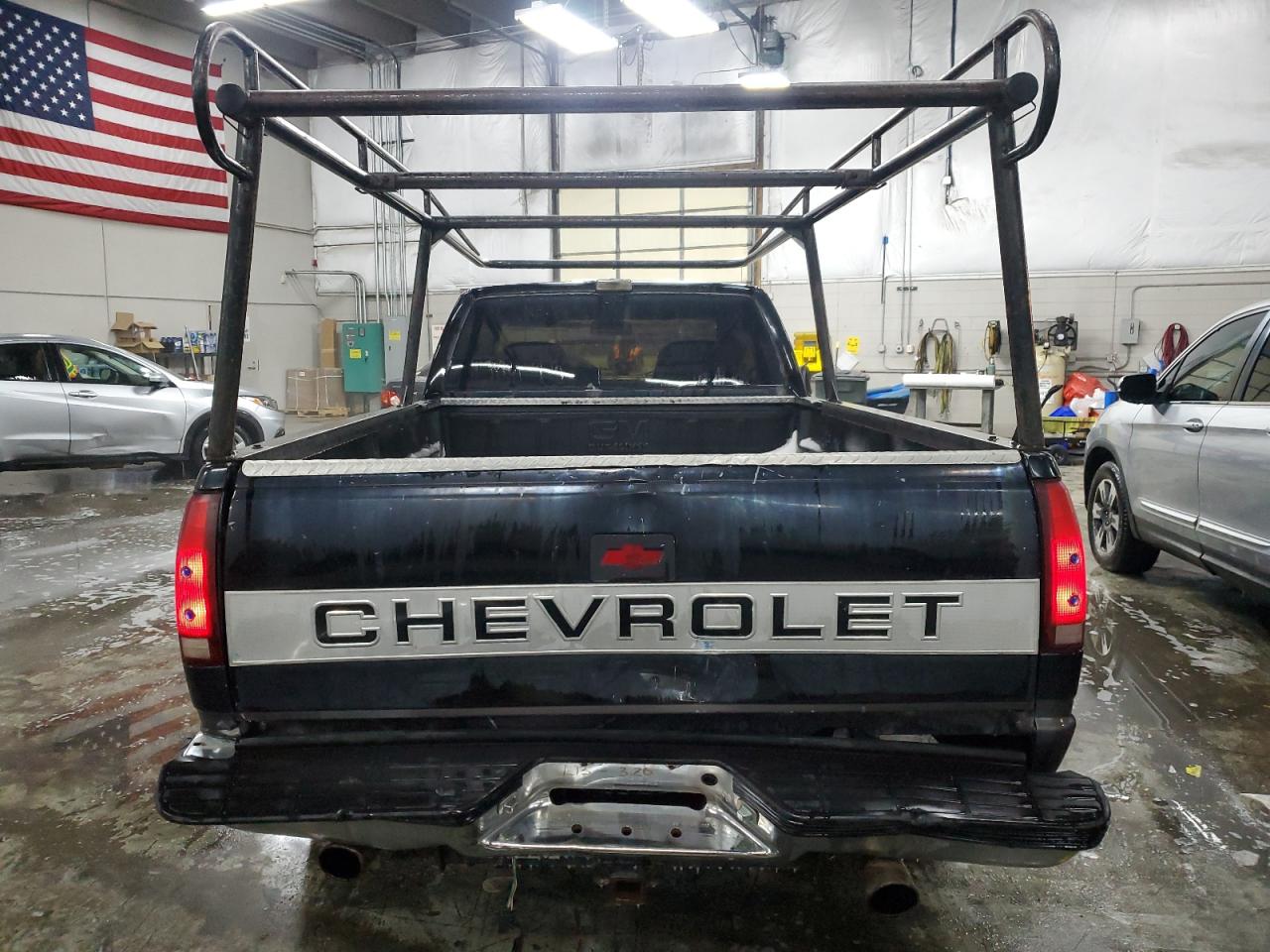 1992 Chevrolet Gmt-400 K2500 VIN: 2GCFK29K8N1210667 Lot: 70644445