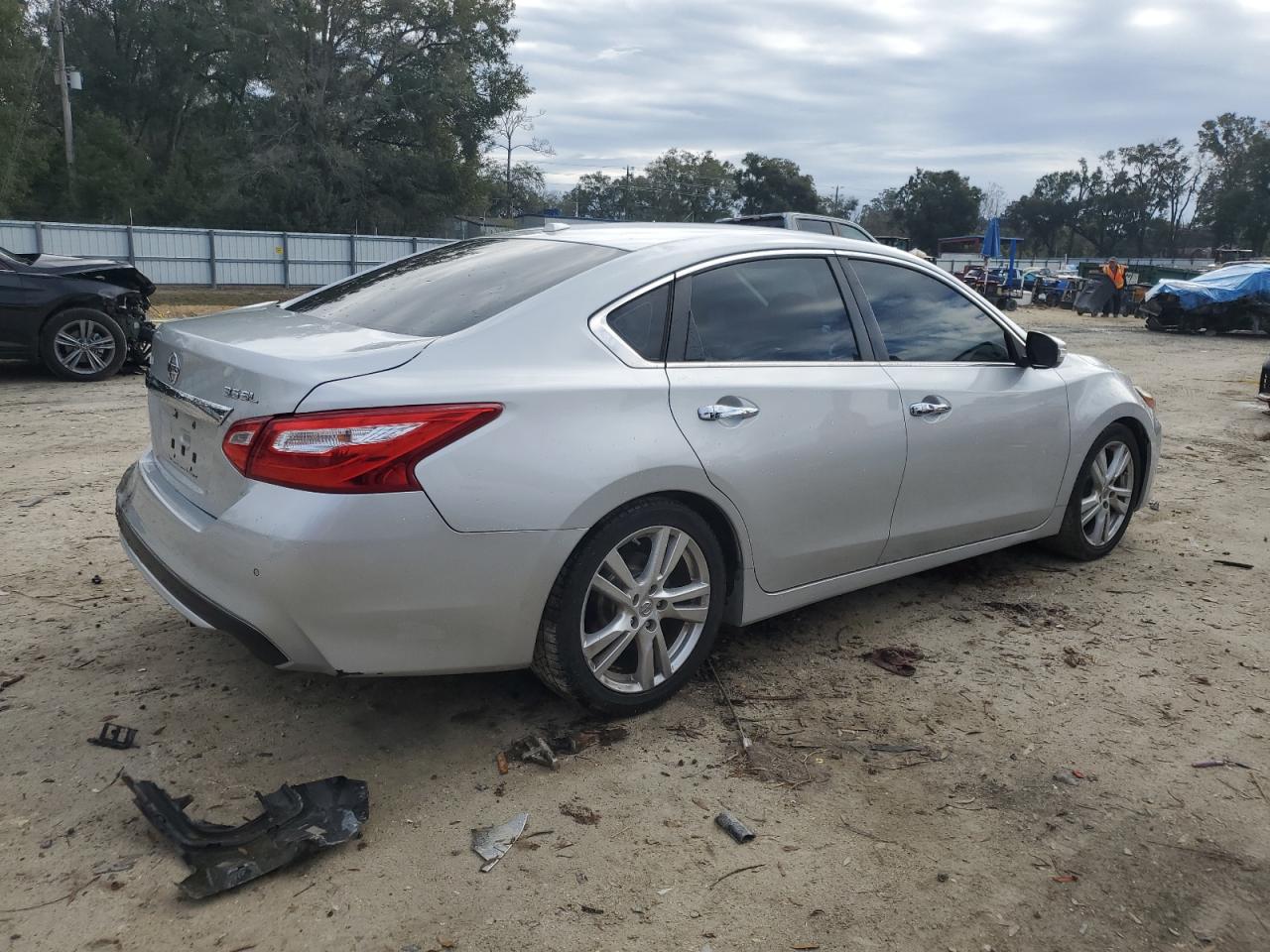 2017 Nissan Altima - Image 3