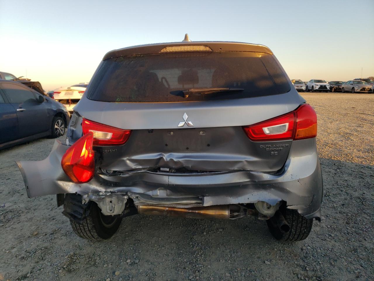 2017 Mitsubishi Outlander - Image 6