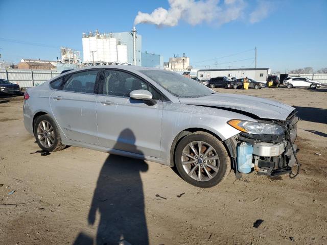 Седани FORD FUSION 2017 Сріблястий