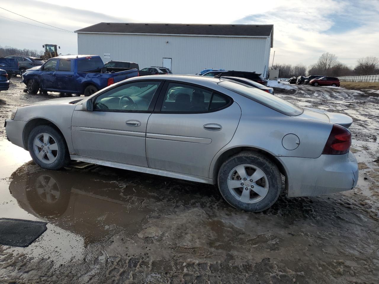 2008 Pontiac Grand Prix - Image 2