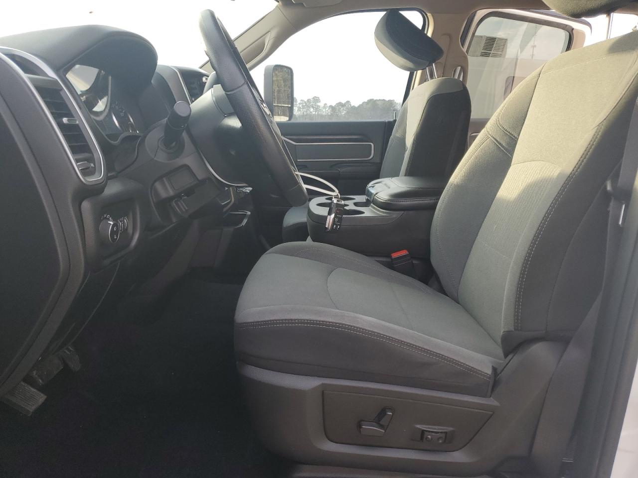 2019 RAM 3500 - Image 7