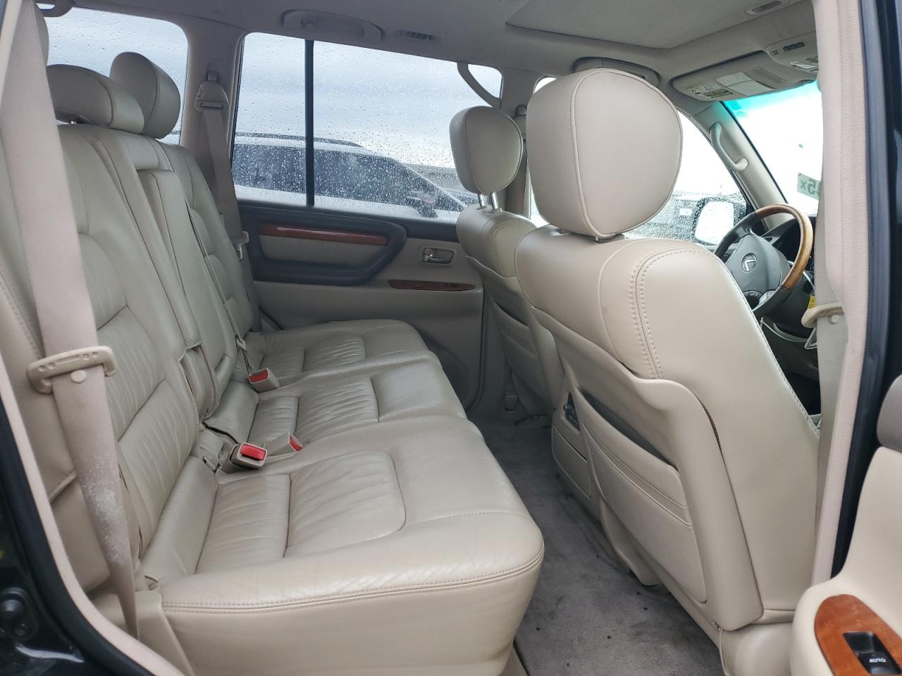 2005 Lexus LX - Image 11