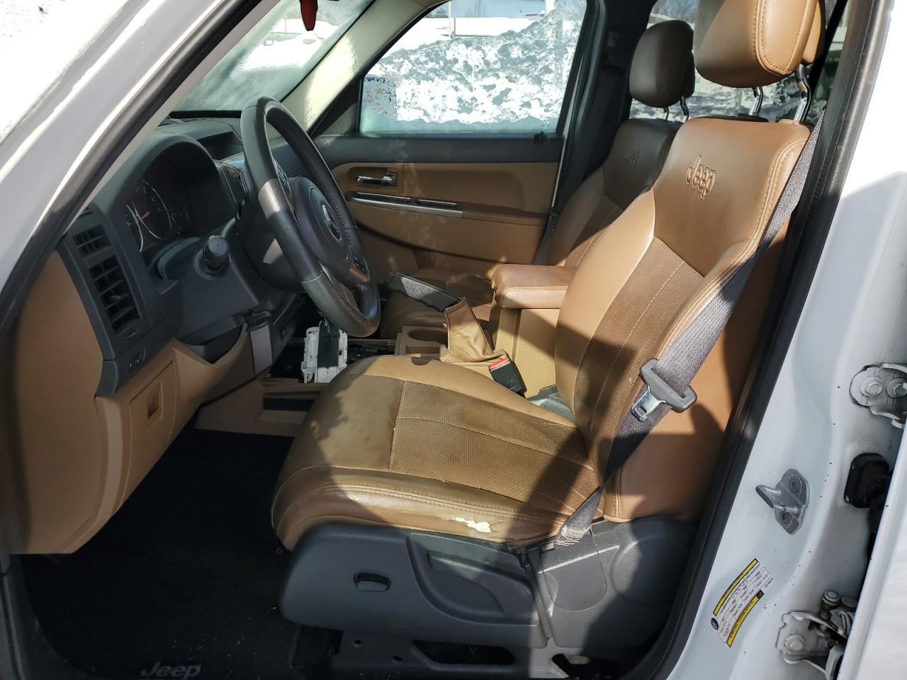 2012 Jeep Liberty (North America) - Image 7