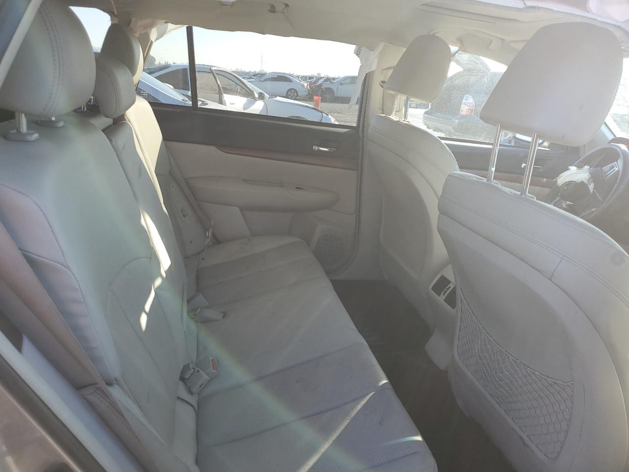 2014 Subaru Outback - Image 10