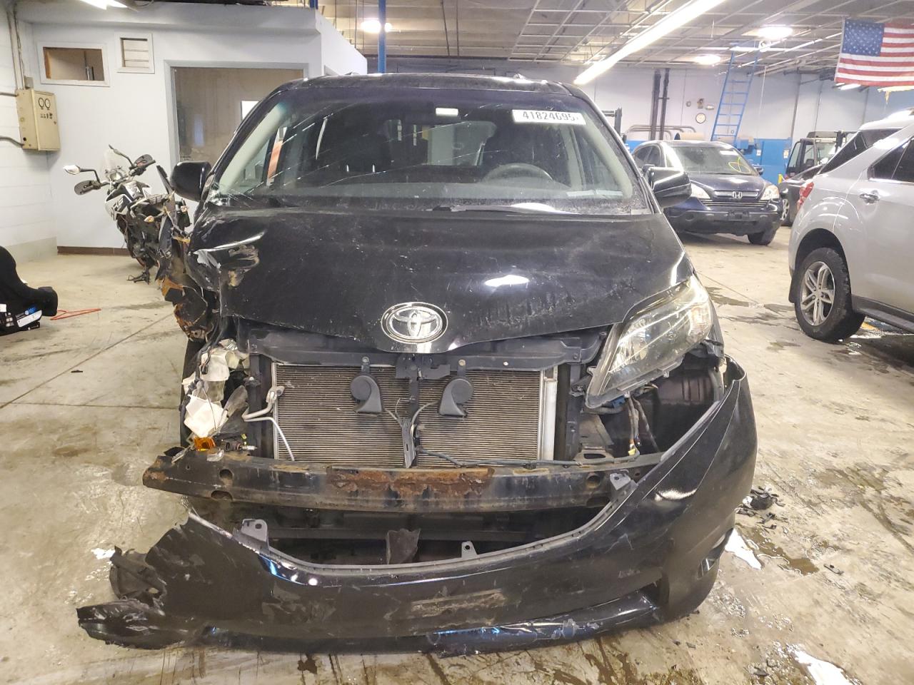 2011 Toyota Sienna - Image 5
