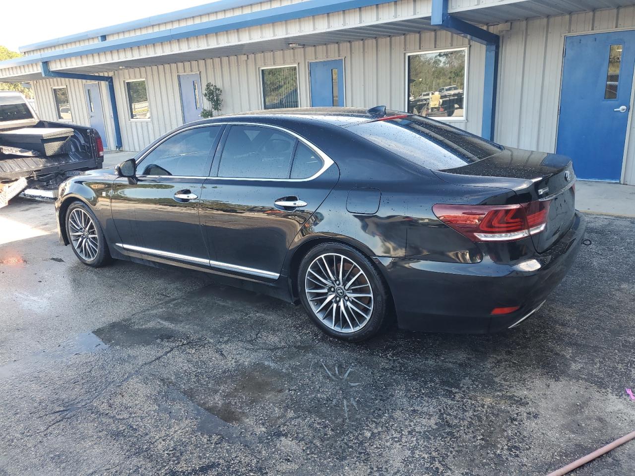 2015 Lexus LS - Image 2
