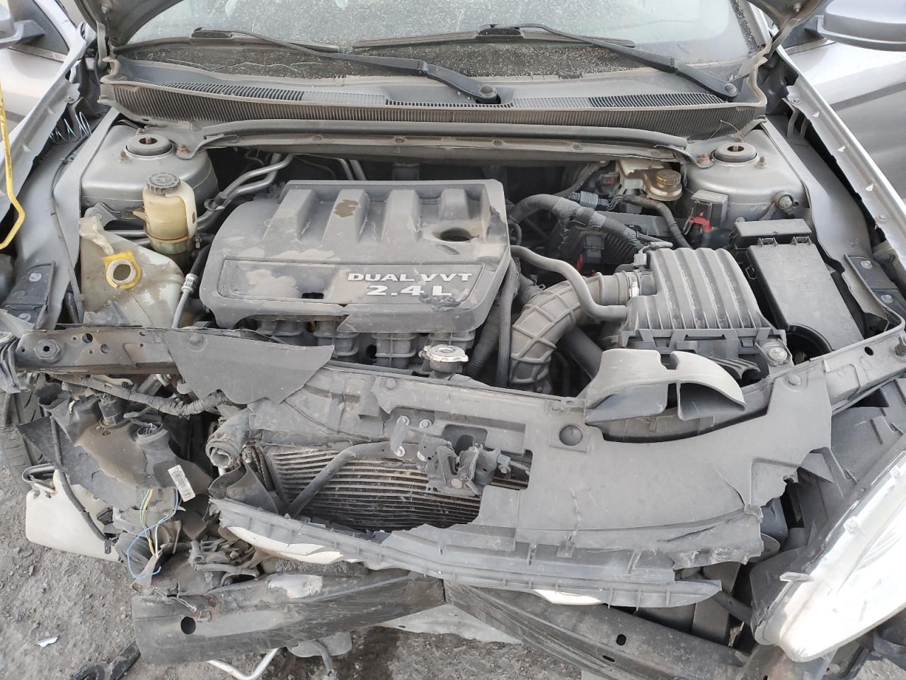 2013 Chrysler 200 - Image 12