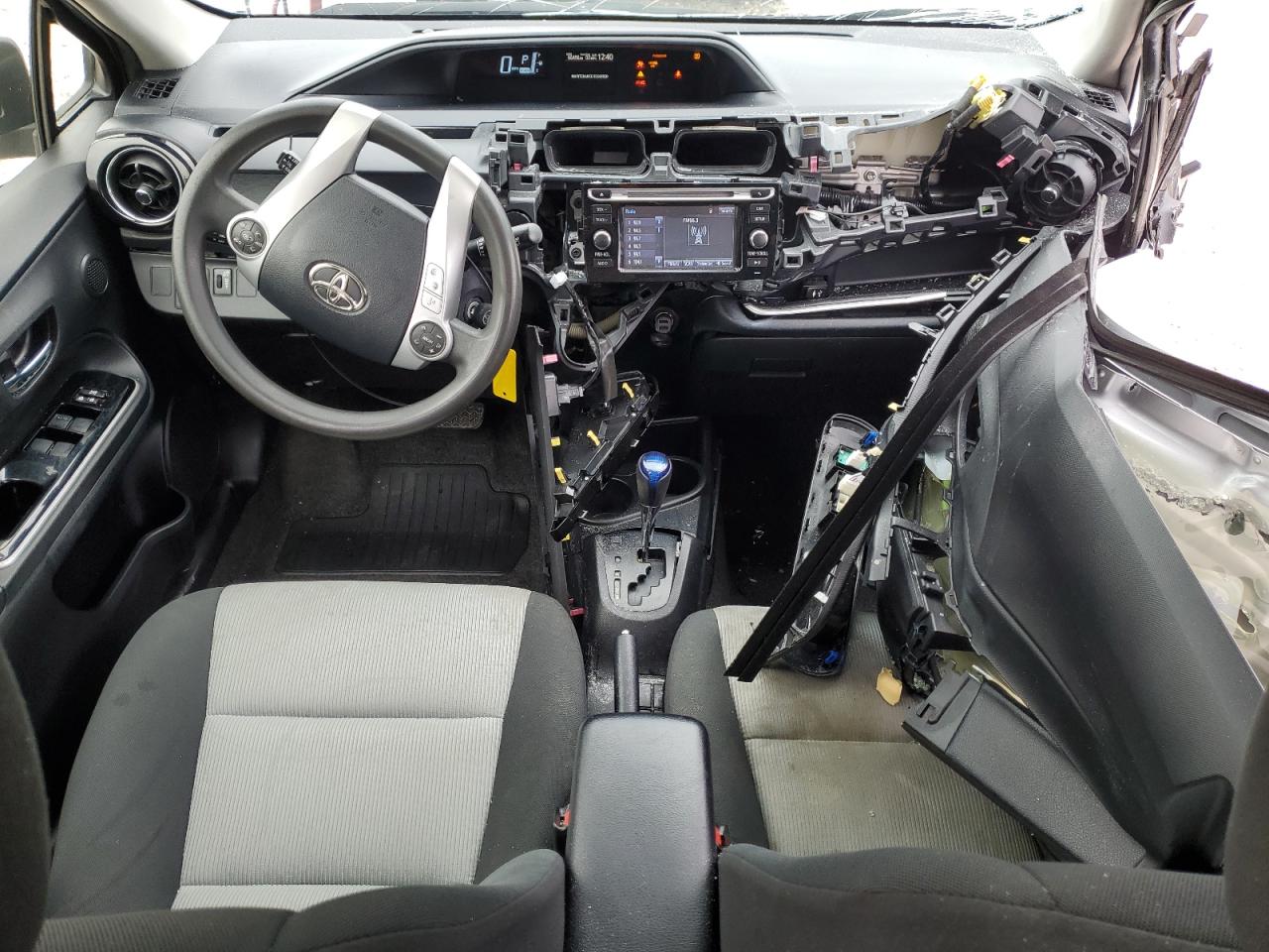 2015 Toyota Prius - Image 8