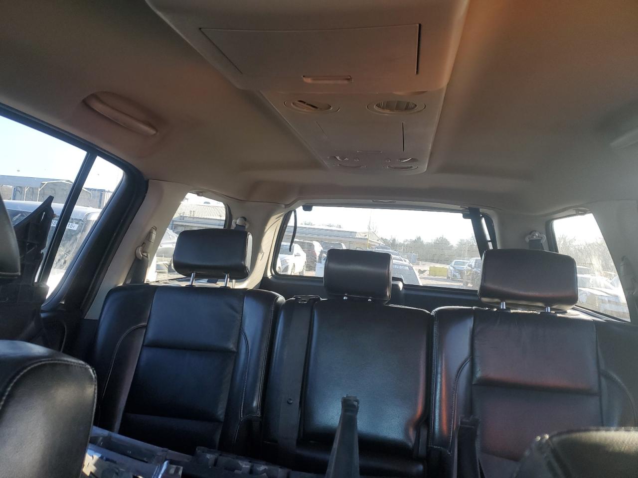 2015 Nissan Armada - Image 10