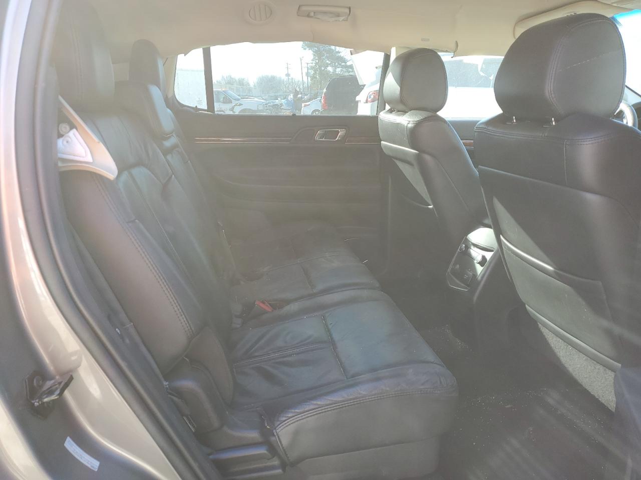 2015 Lincoln MKT - Image 11