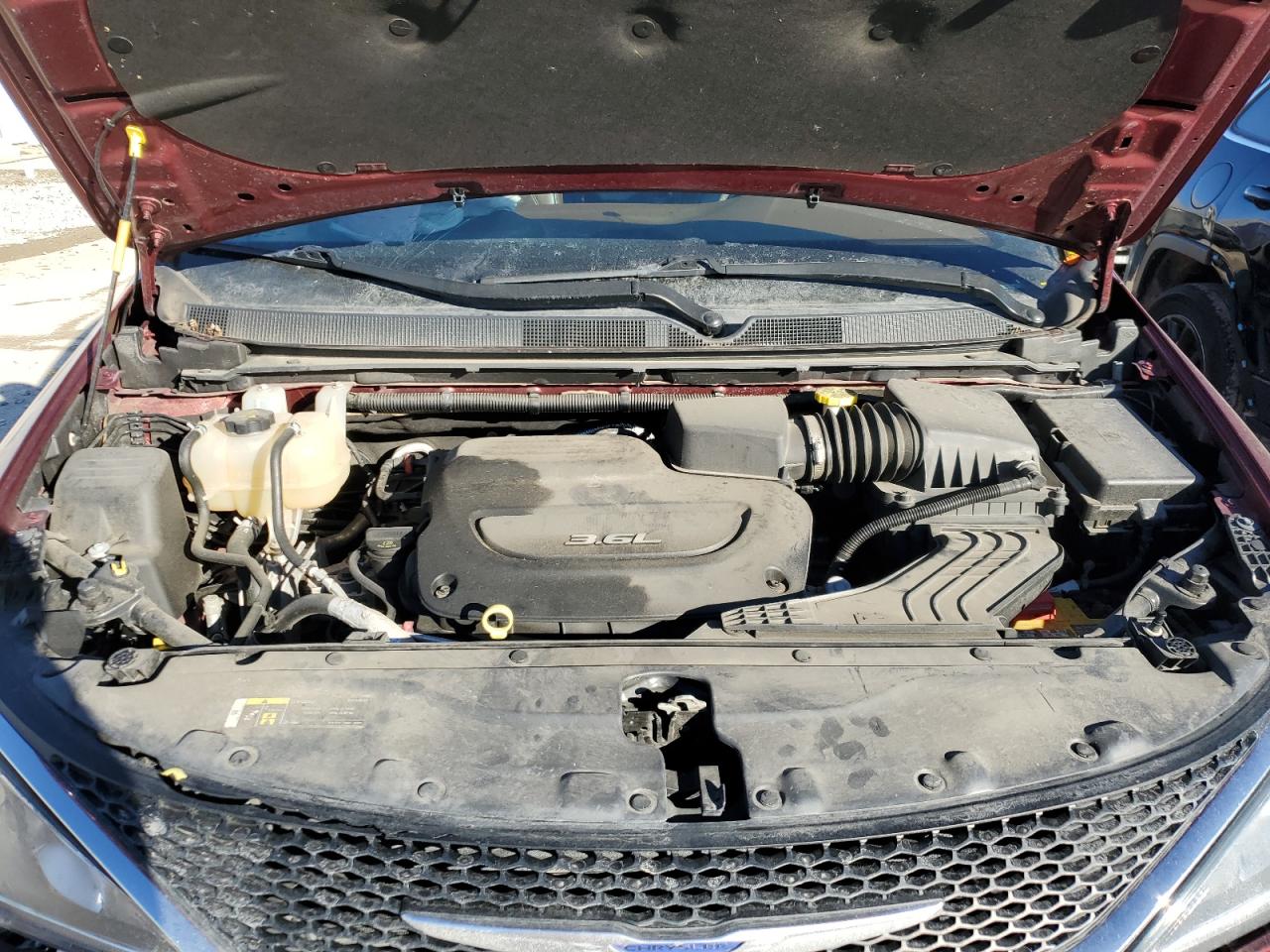 2018 Chrysler Pacifica - Image 12
