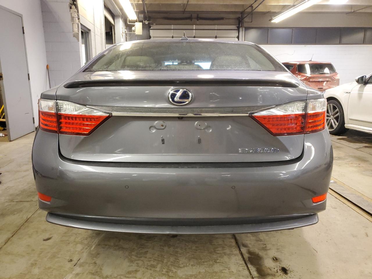 2013 Lexus ES - Image 6