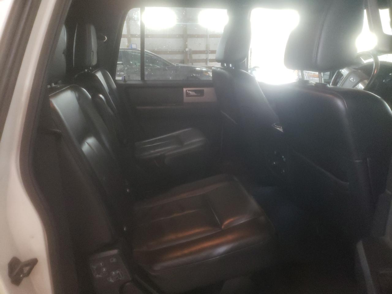 2015 Ford Expedition - Image 11