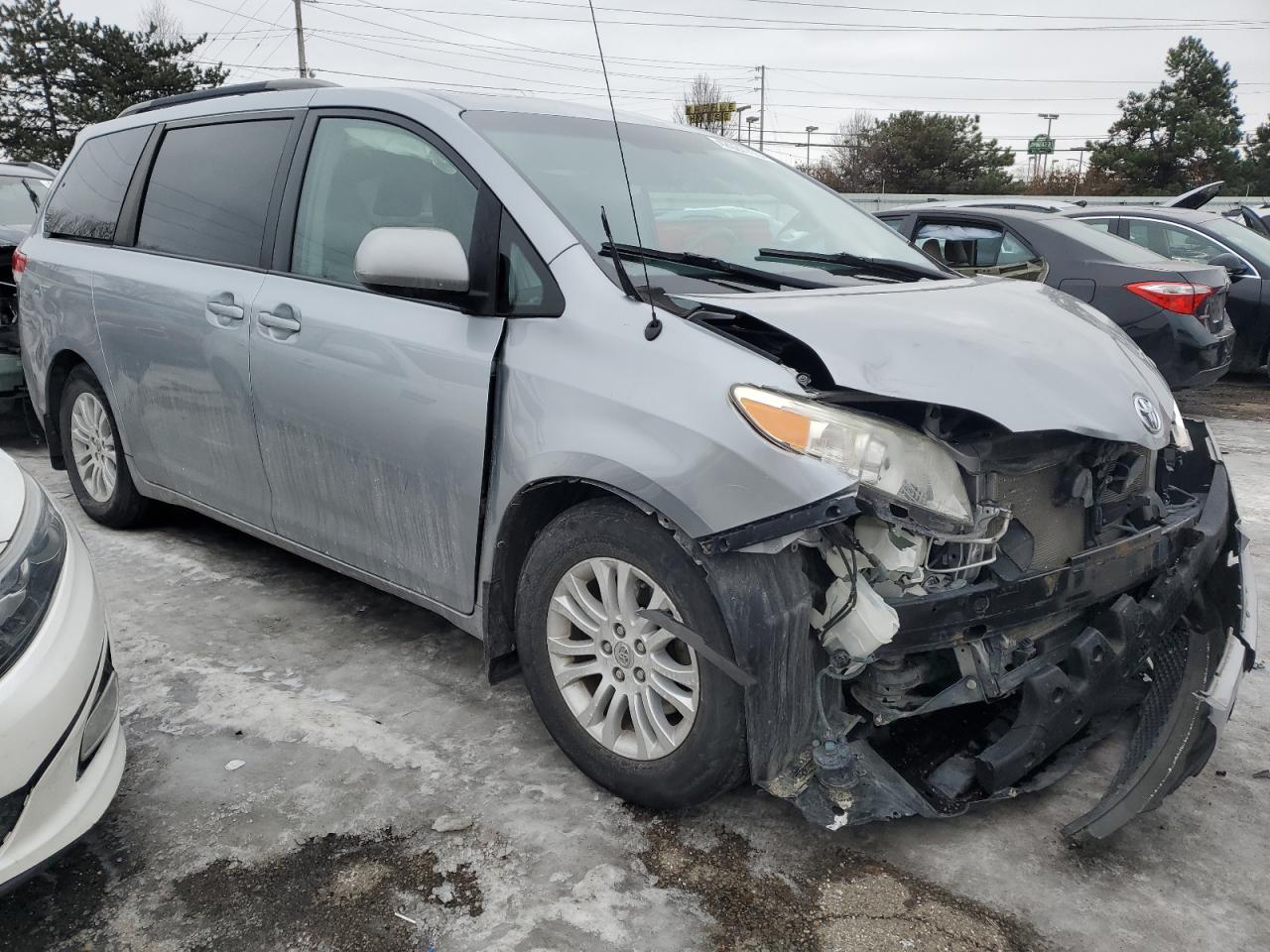 2014 Toyota Sienna - Image 4