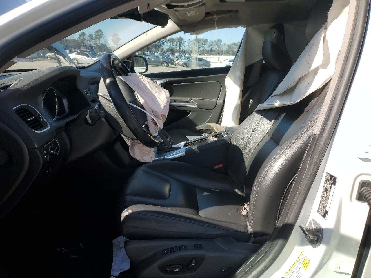 2018 Volvo V60 - Image 7