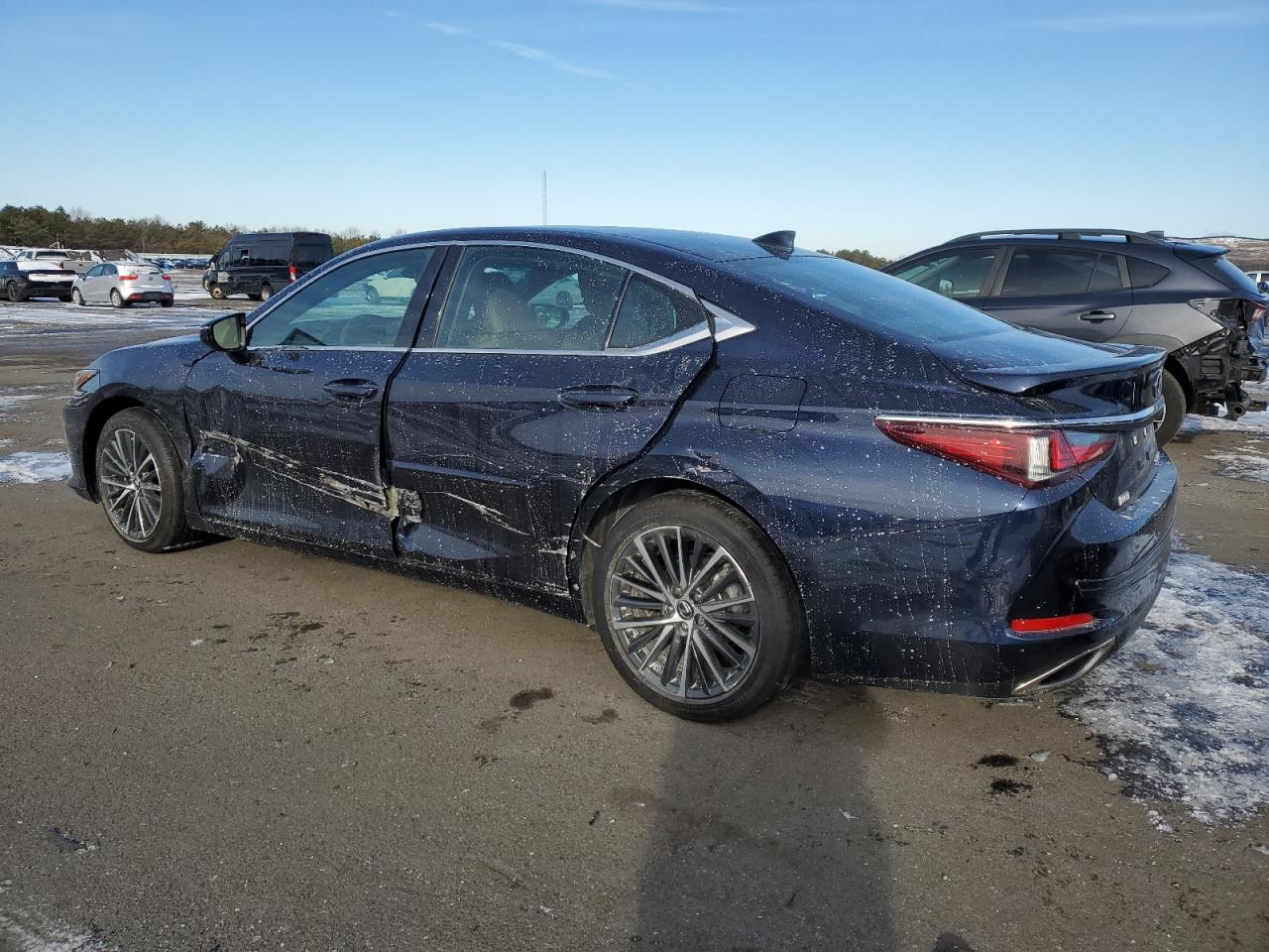 2023 Lexus ES - Image 2