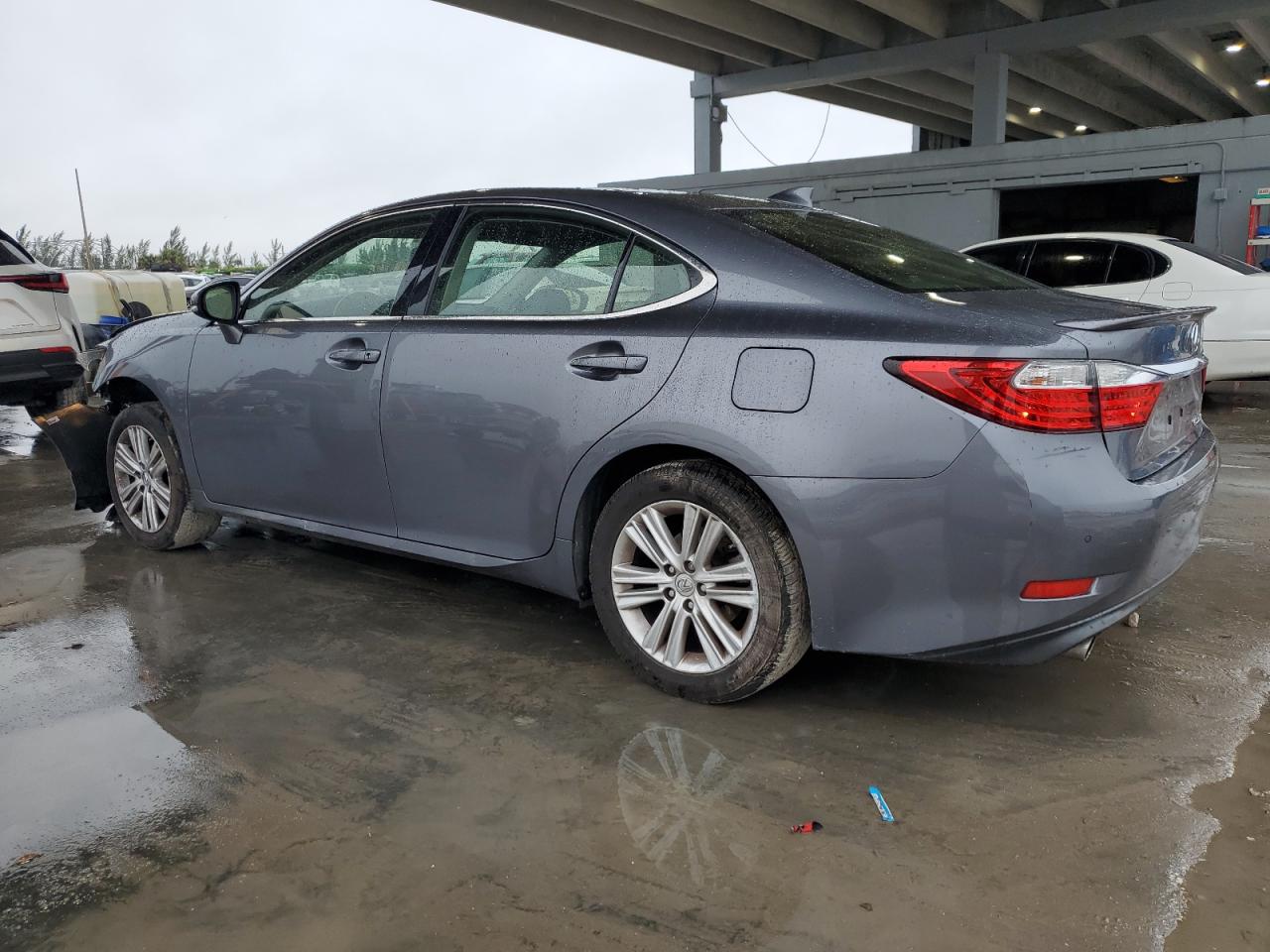 2015 Lexus ES - Image 2