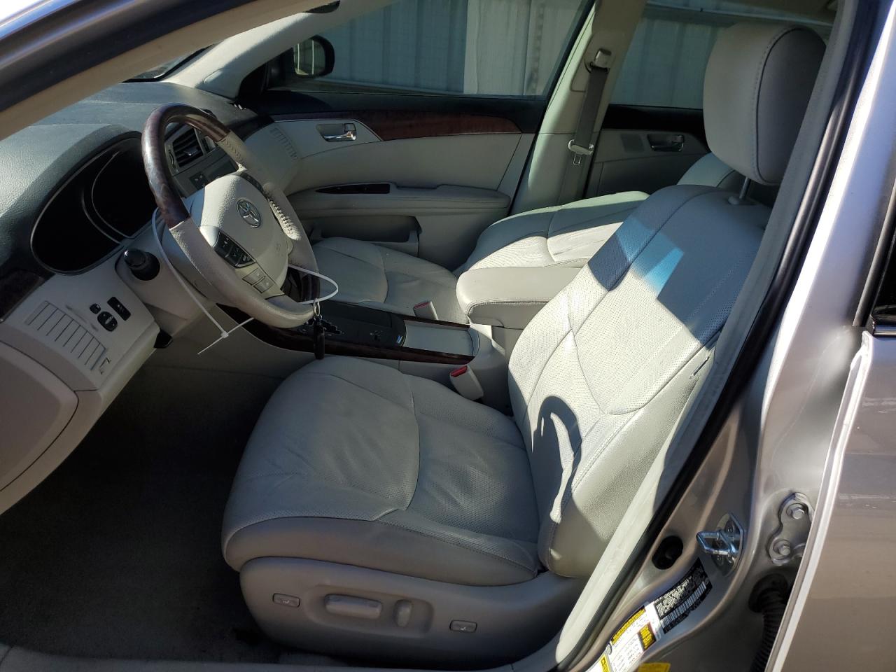 2012 Toyota Avalon - Image 7