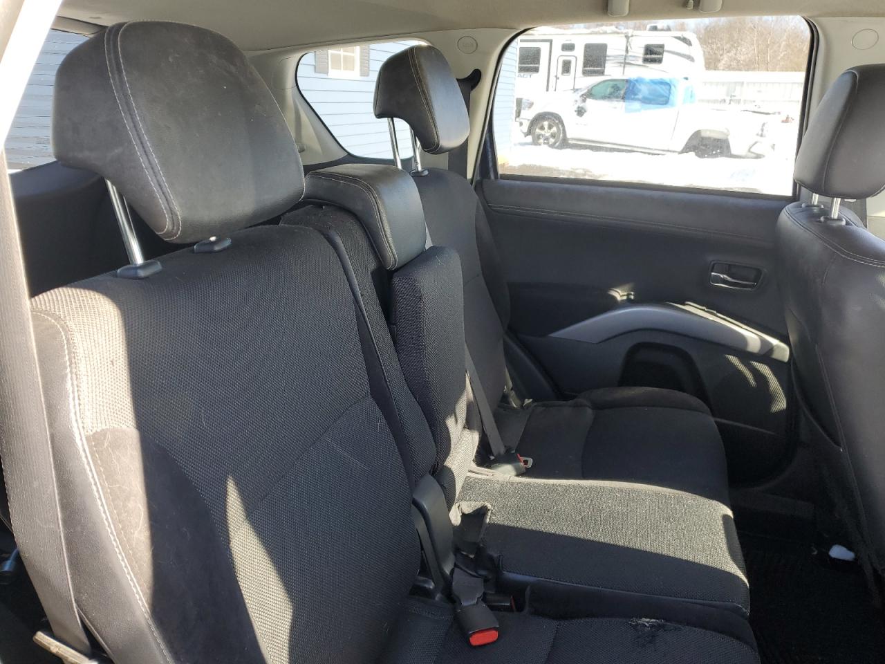 2010 Mitsubishi Outlander - Image 11