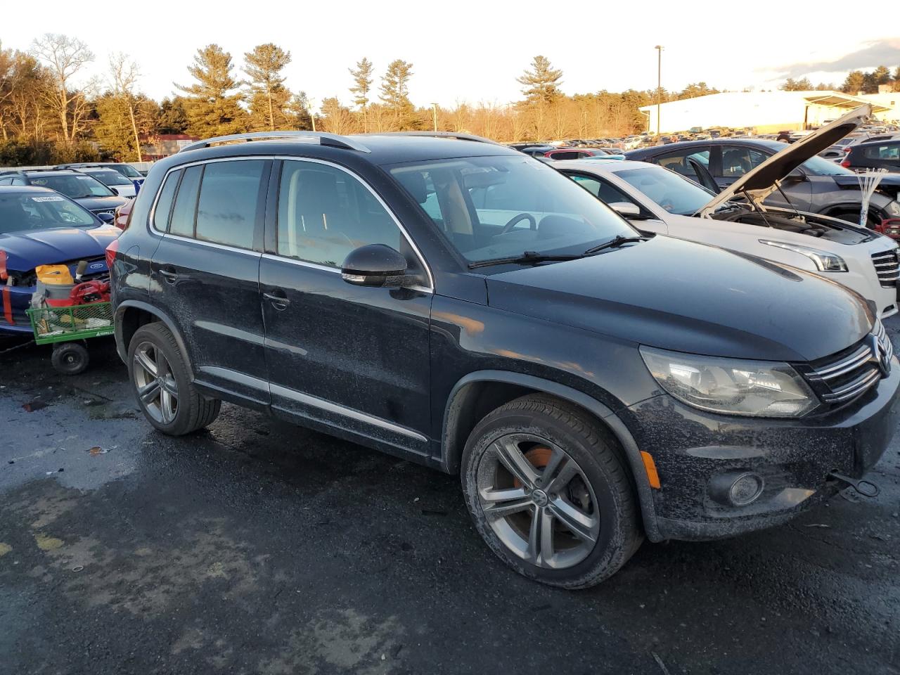 2017 Volkswagen Tiguan - Image 4