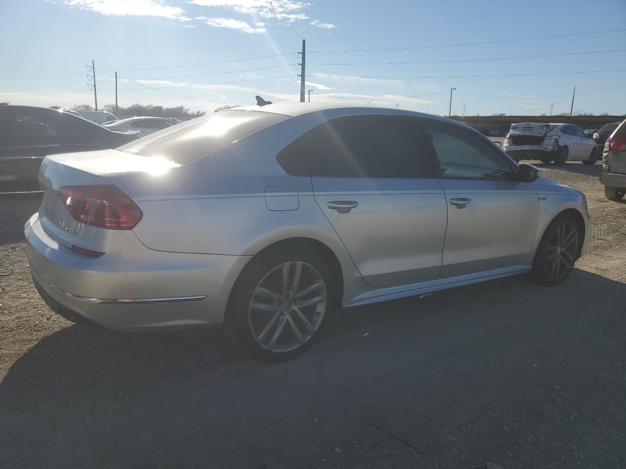 2018 Volkswagen Passat - Image 3