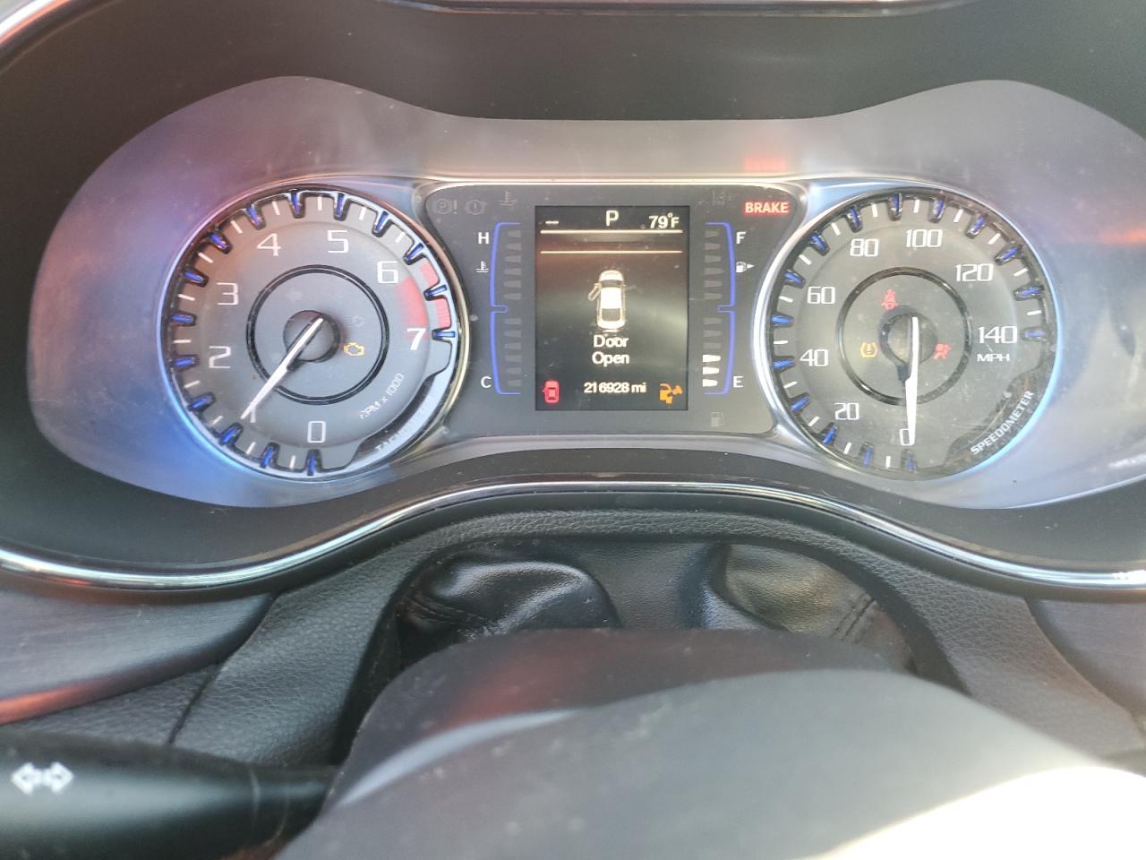 2015 Chrysler 200 - Image 9