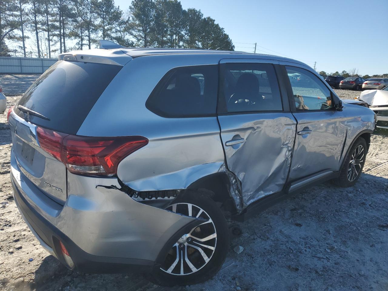 2017 Mitsubishi Outlander - Image 3