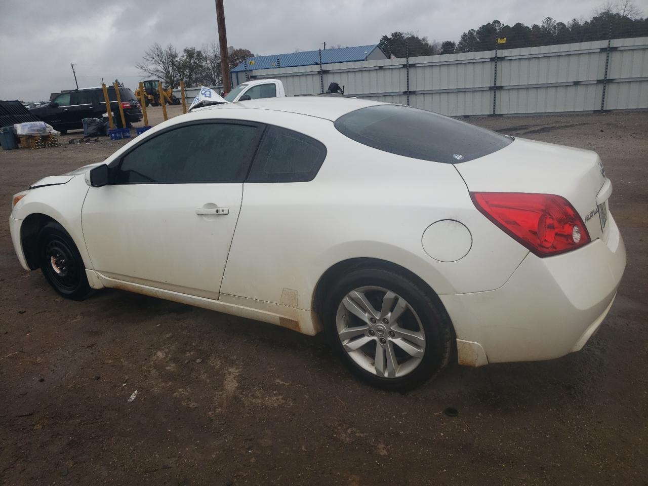 2011 Nissan Altima - Image 2