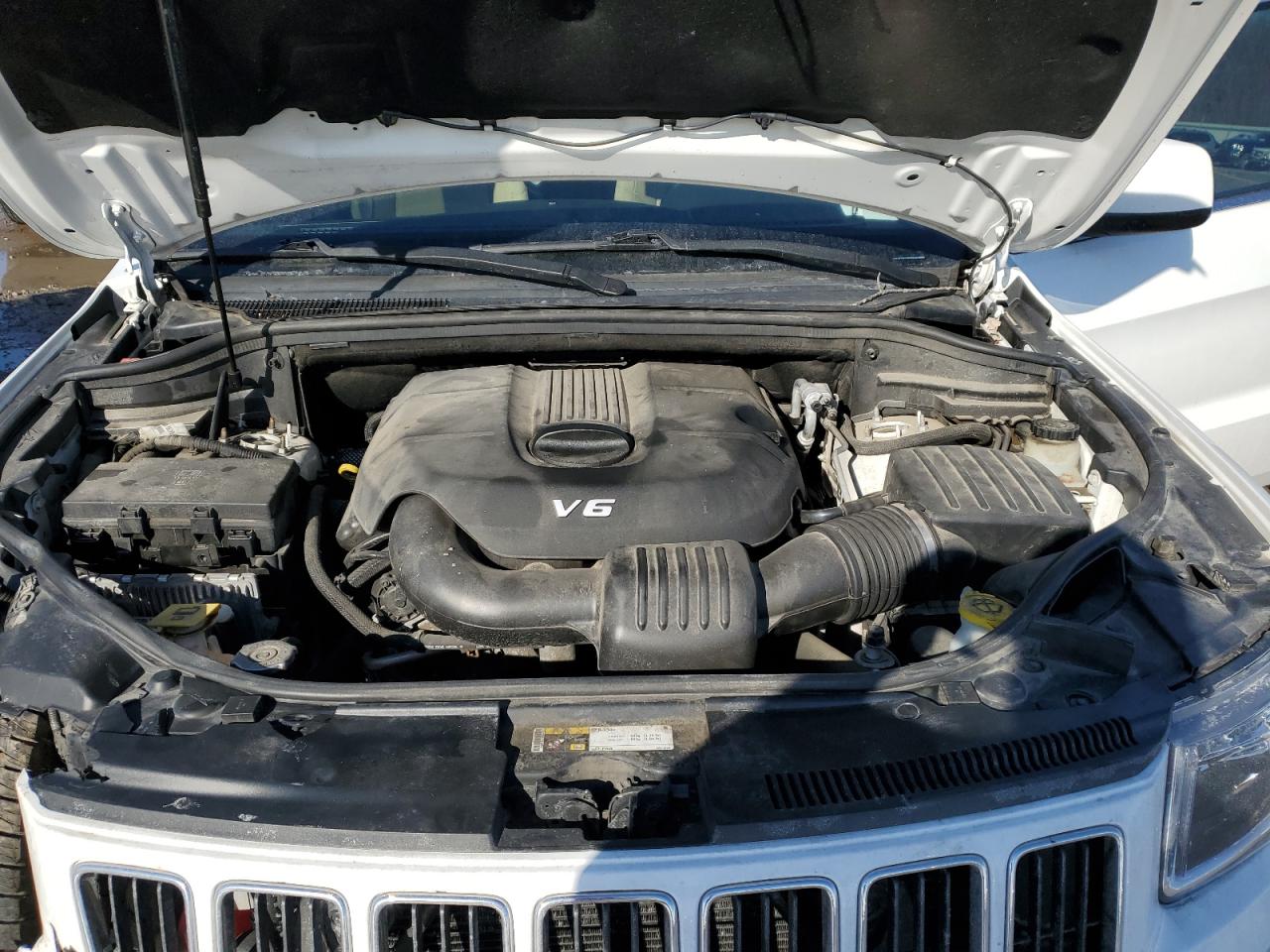 2014 Jeep Grand Cherokee - Image 11