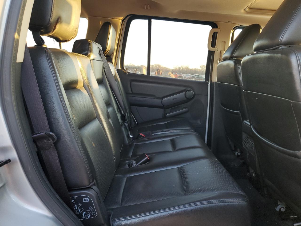 2010 Ford Explorer - Image 11