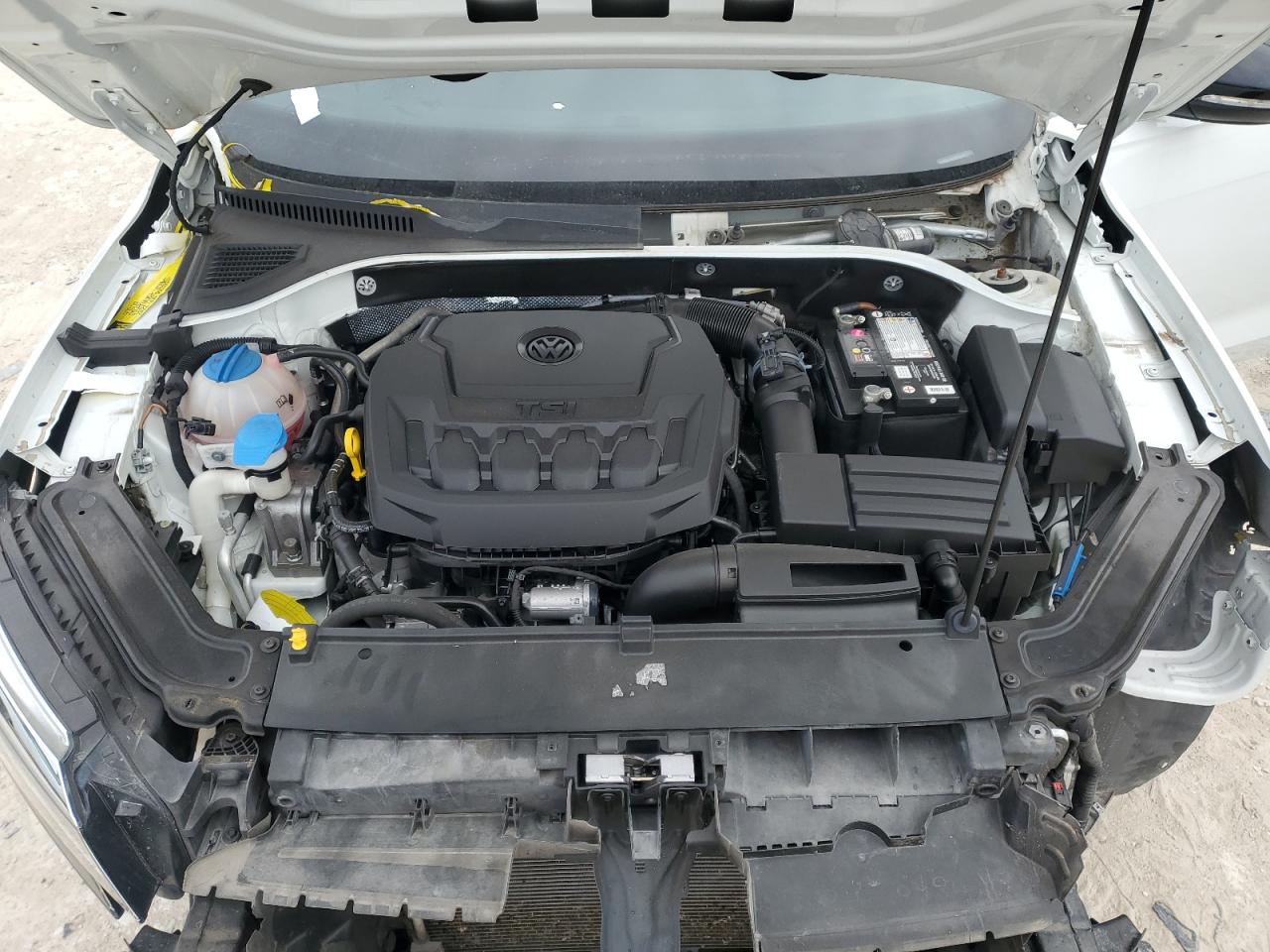 2022 Volkswagen Passat - Image 11