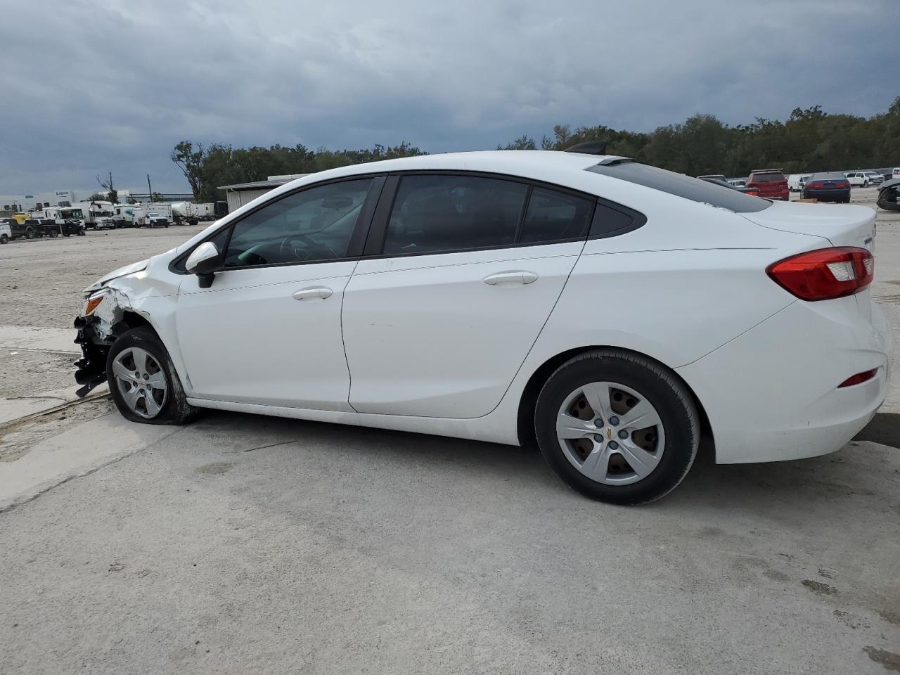 2018 Chevrolet Cruze - Image 2